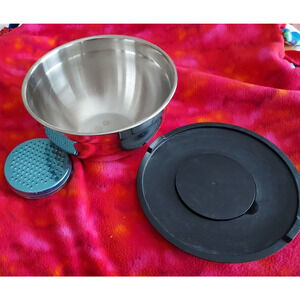 MIU 5 quart Mixing Bowl Set With Lid and Multiple Graters Stainless Steel NWOT